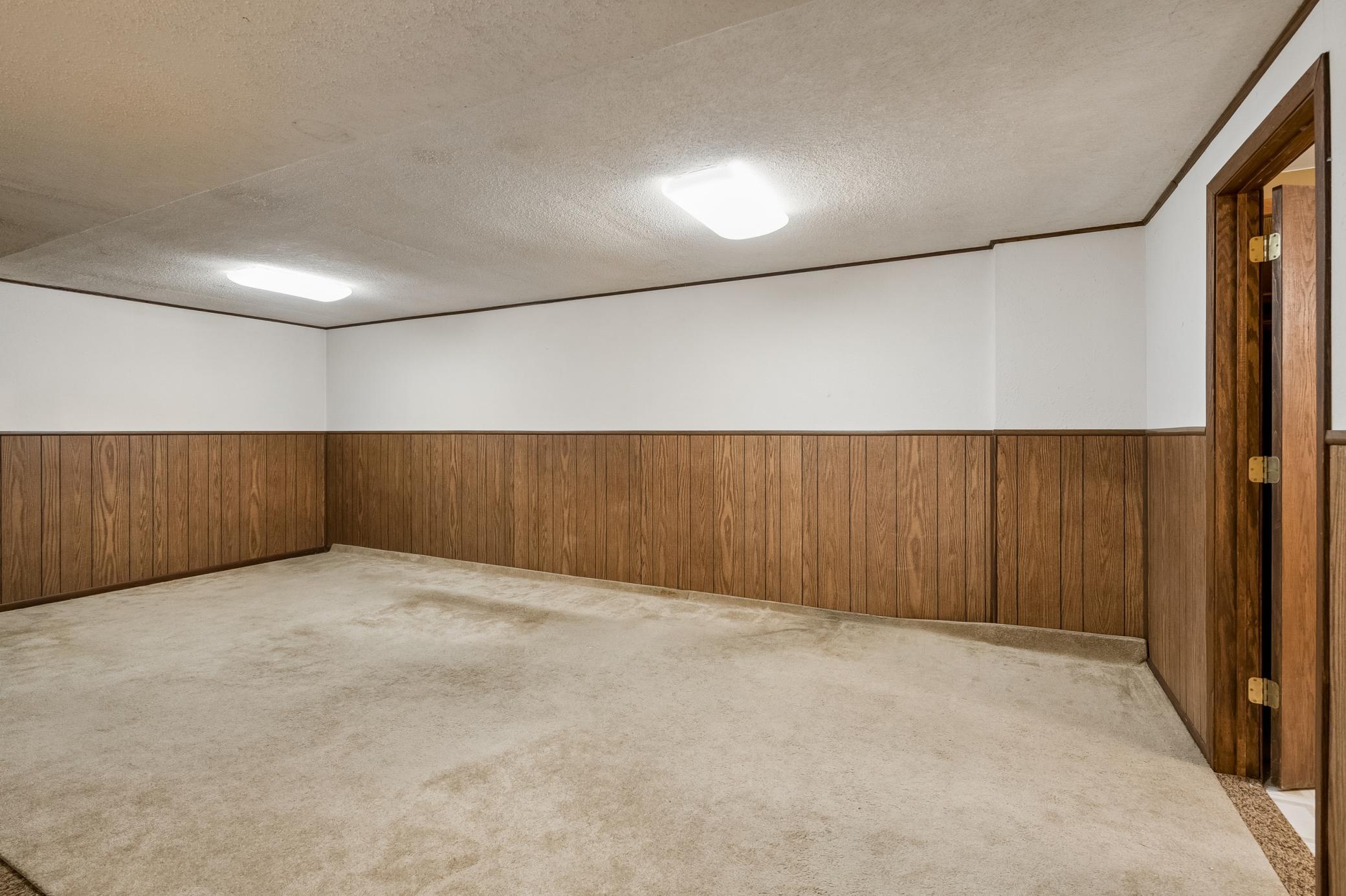 2267 Mohawk Road North St. Paul, MN 55109 - Photo 32 of 40 Gallery Image 32