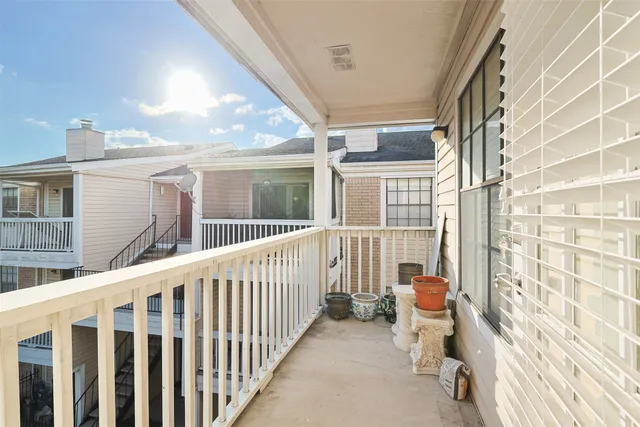 $1,350 | 2750 Holly Hall Street, Unit 1711, Houston, TX 77054