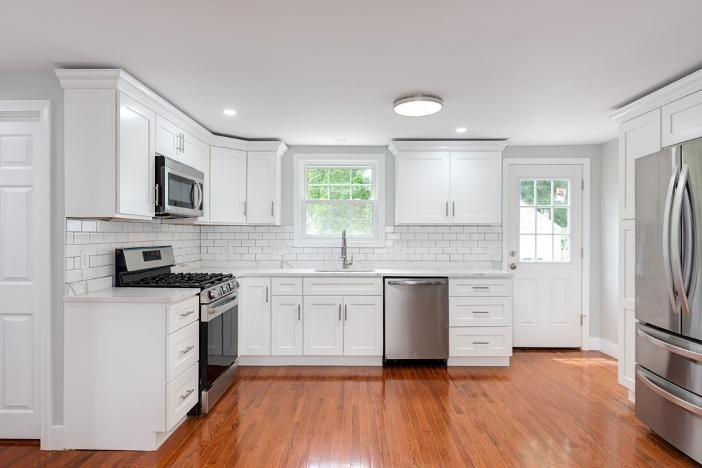 29 Longview Way Peabody, MA 01960 - Photo 3 of 21