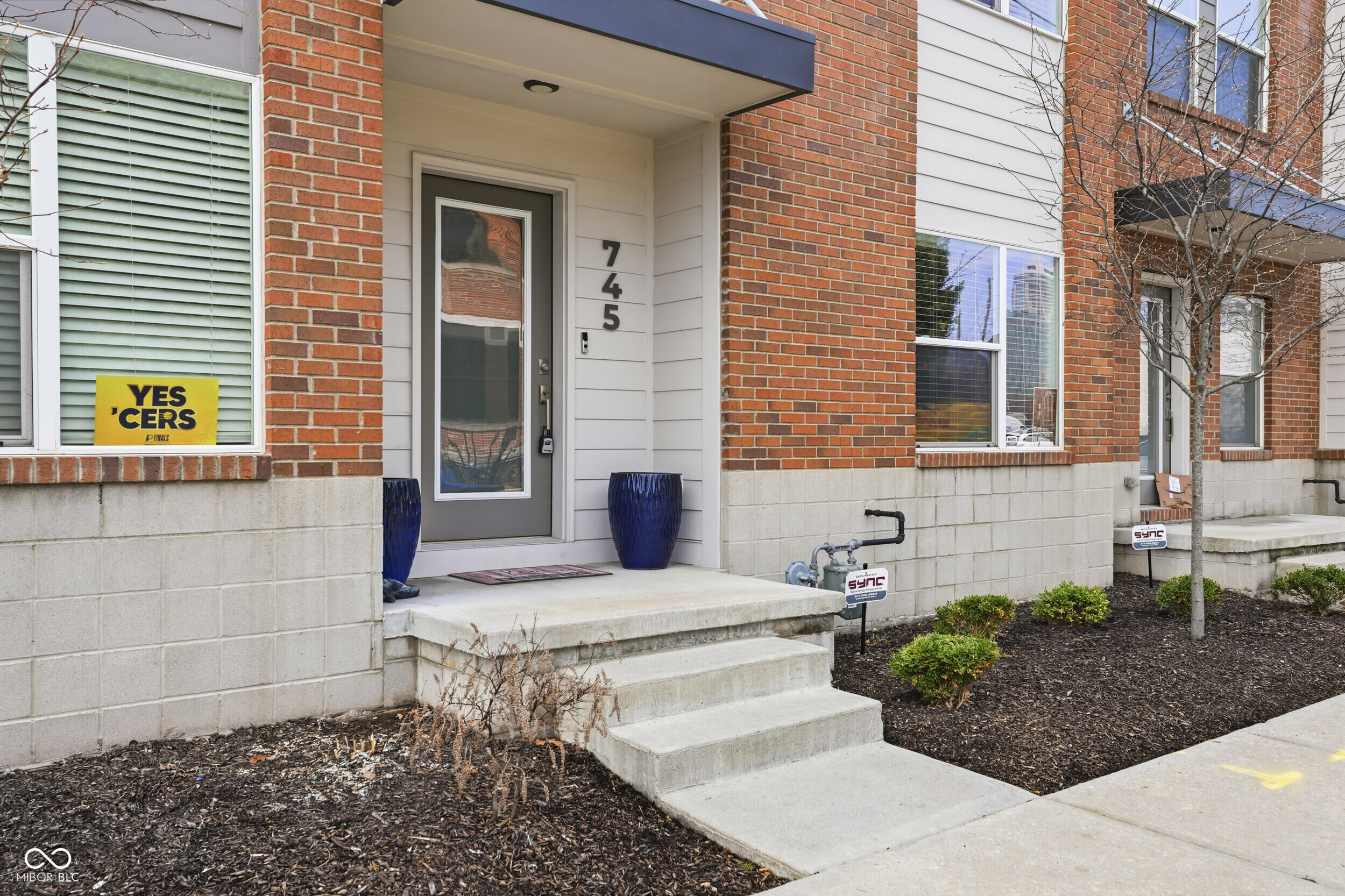 745 Bates Street Indianapolis, IN 46202 - Photo 4 of 38