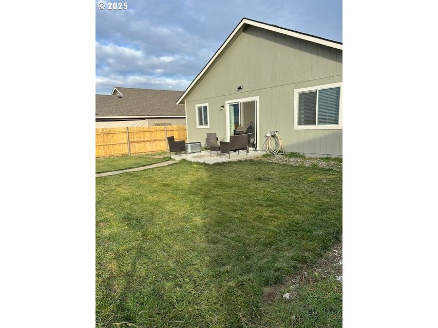 2796 High Desert Loop Umatilla, OR 97882 - Photo 16 of 19 a view of a house with backyard and sitting area