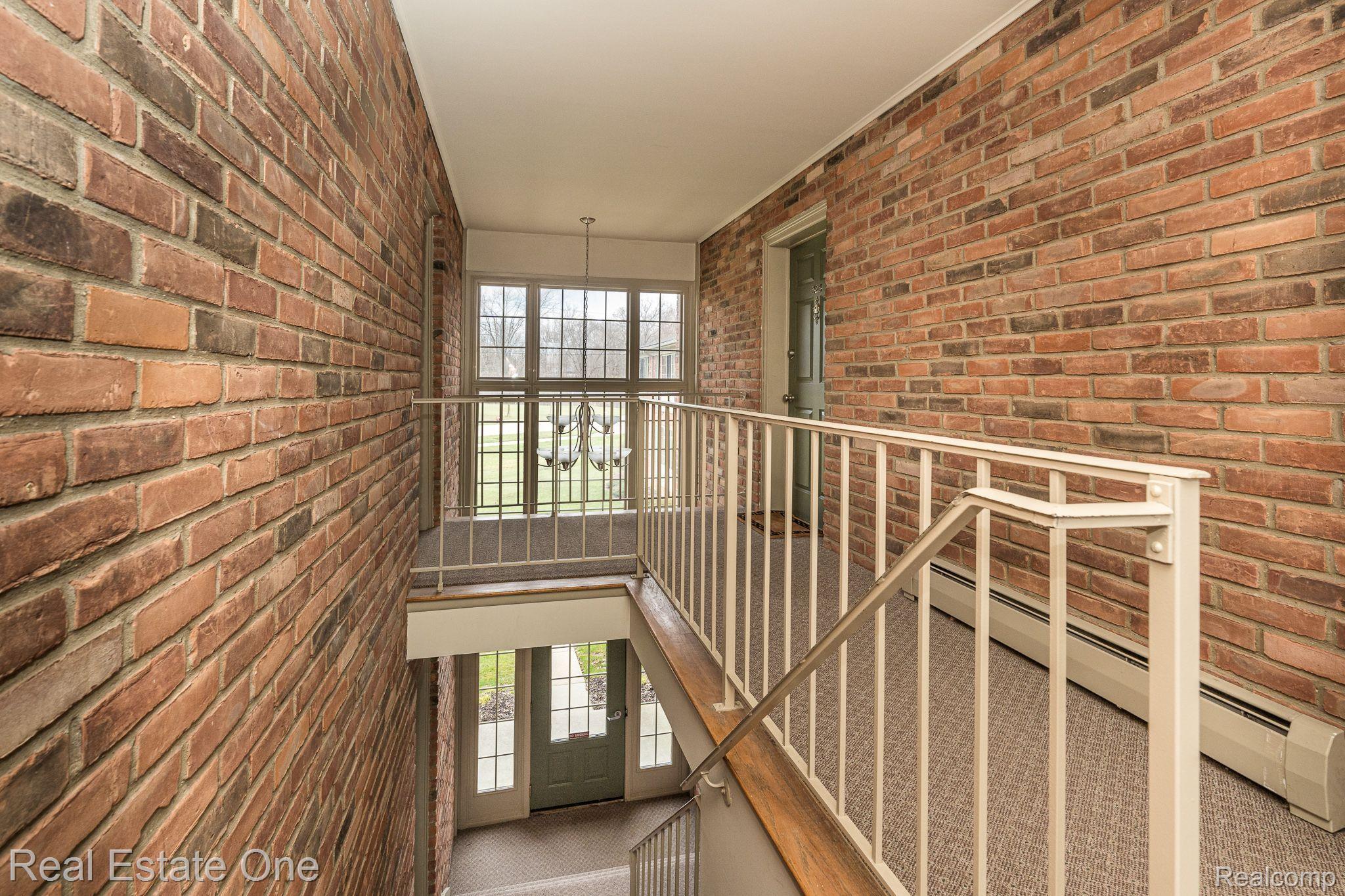 436 Romeo Road, Unit 323 Rochester, MI 48307 - Photo 6 of 19 Upper Level Hallway