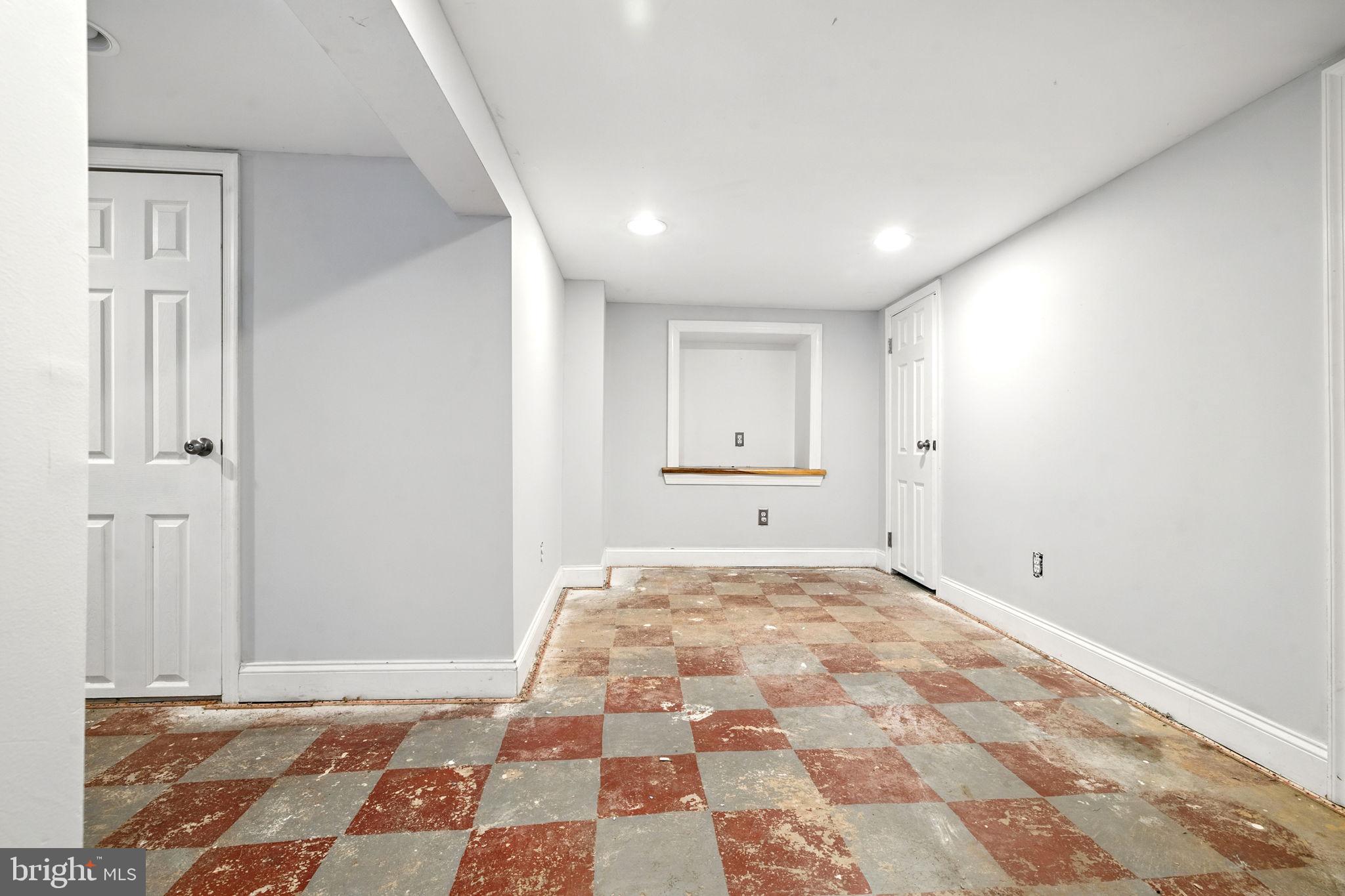 361 Savannah Road Baltimore, MD 21221 - Photo 23 of 30 a view of a room