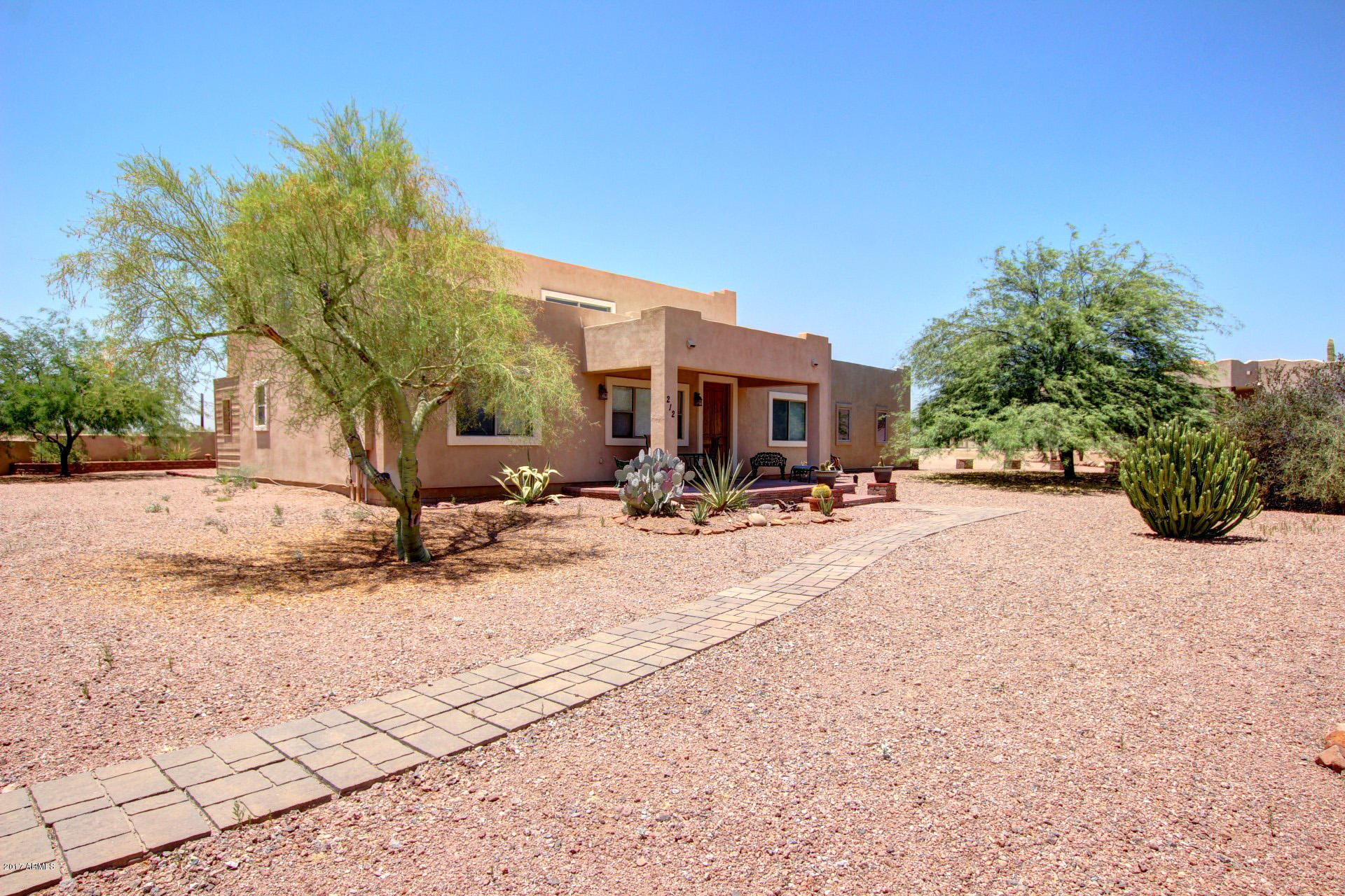 212 North Boyd Road Apache Junction, AZ 85119 - Photo 1 of 34 Front main