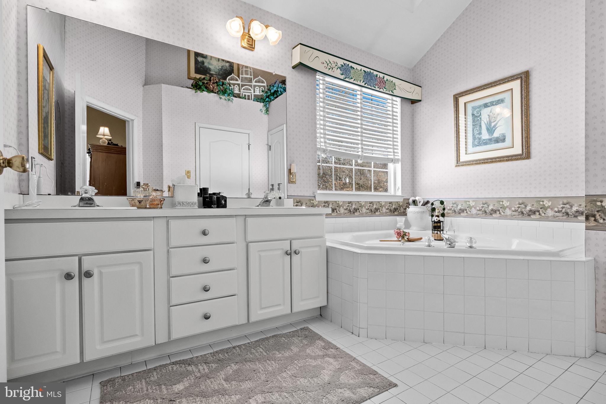 6 Whitby Court Lumberton, NJ 08048 - Photo 25 of 47 Primary En-Suite