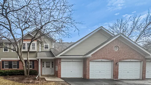 $289,900 | 225 Columbia Court, Unit 6, Schaumburg, IL 60193