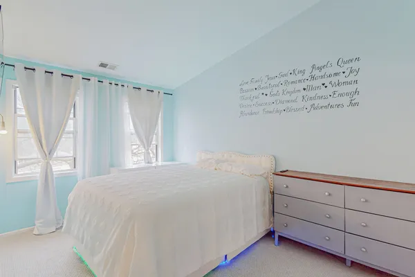 $289,900 | 225 Columbia Court, Unit 6, Schaumburg, IL 60193