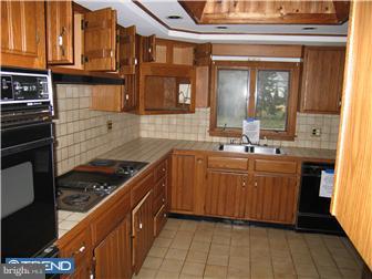 33 Endicott Road Hamilton, NJ 08690 - Photo 3 of 12