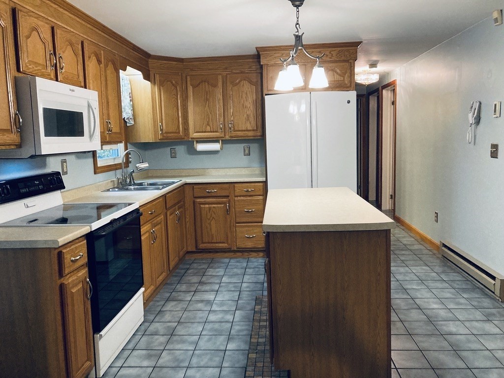 192 Hillside Road Southbridge, MA 01550 - Photo 3 of 19 Gallery Image 3