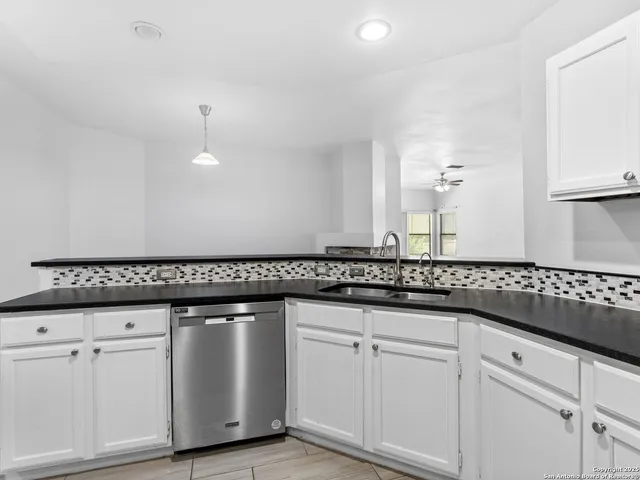 $297,000 | 5430 Vista Court, San Antonio, TX 78247