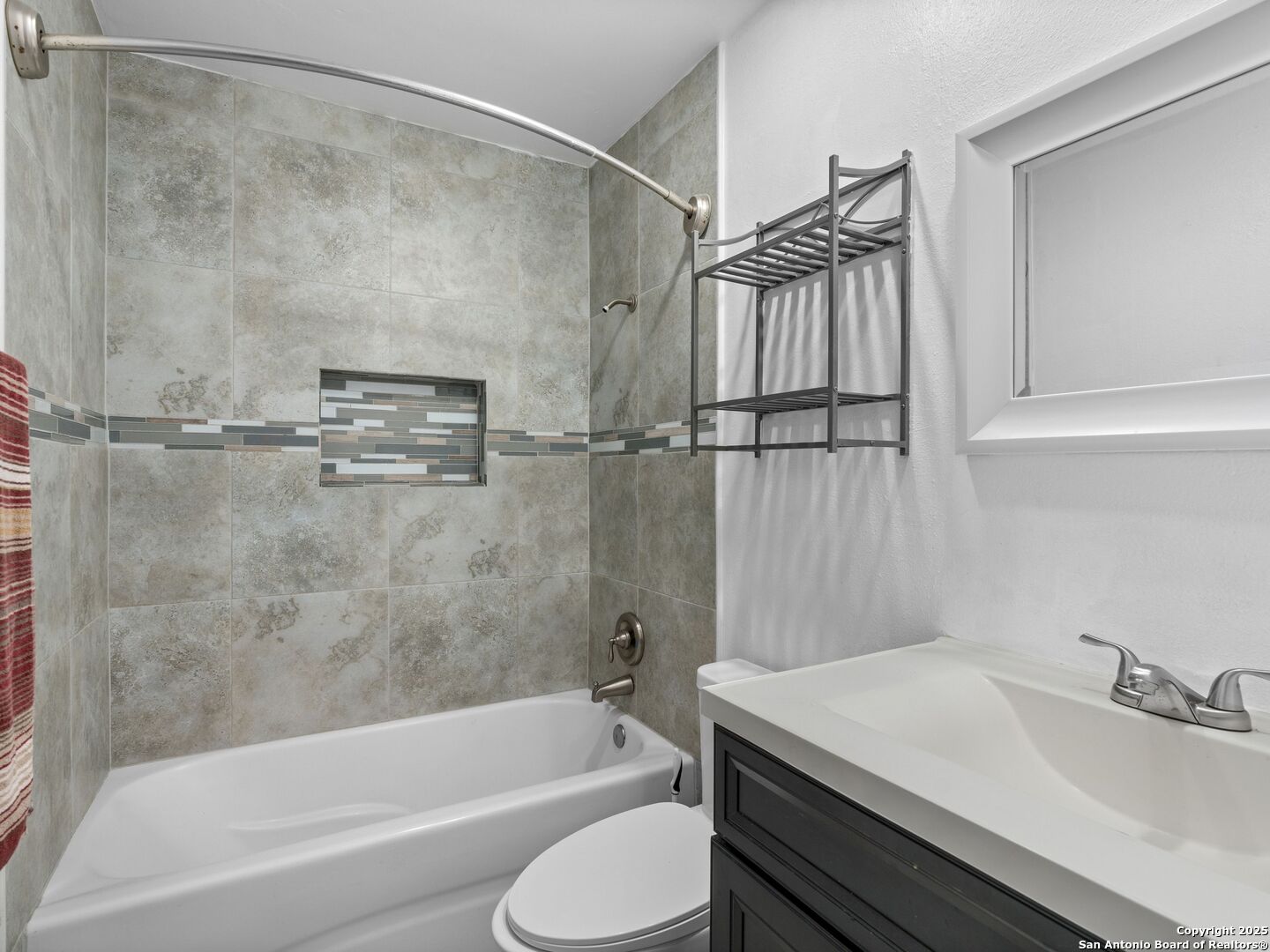 5430 Vista Court San Antonio, TX 78247 - Photo 30 of 37 a bathroom with a sink and a bathtub