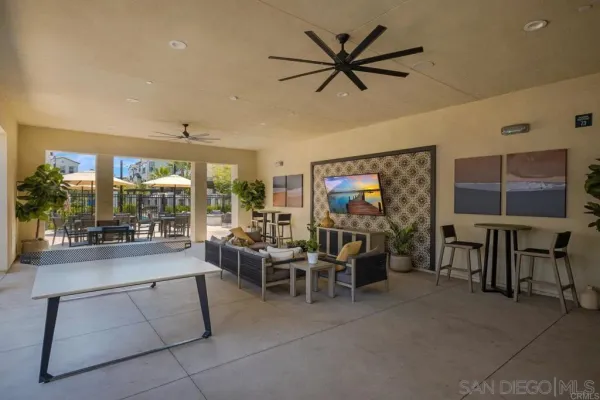 a view of a livingroom with furniture window and outside view