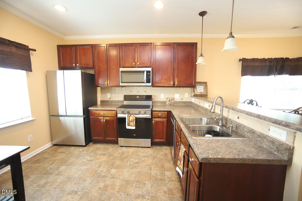 4608 Six Siblings Circle Raleigh, NC 27610 - Photo 12 of 28 4608 Six Siblings CircleQ