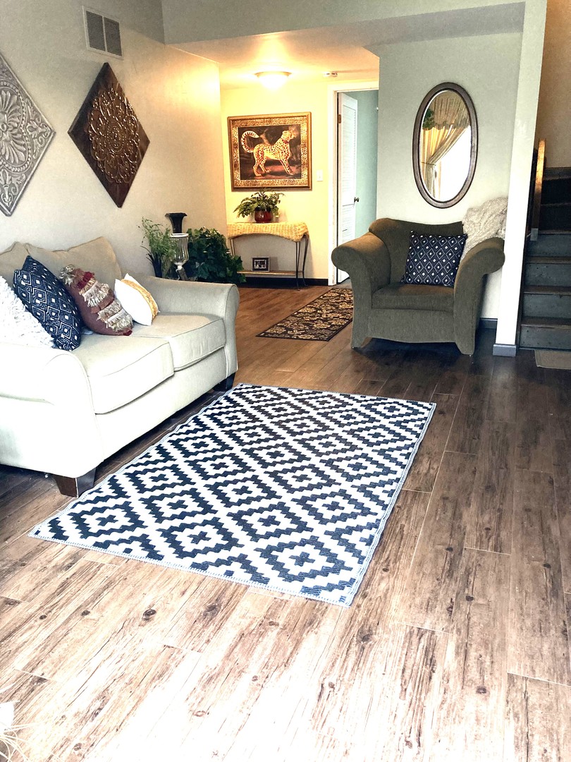 1463 Elder Drive Aurora, IL 60506 - Photo 11 of 32 a living room with a couch and a table