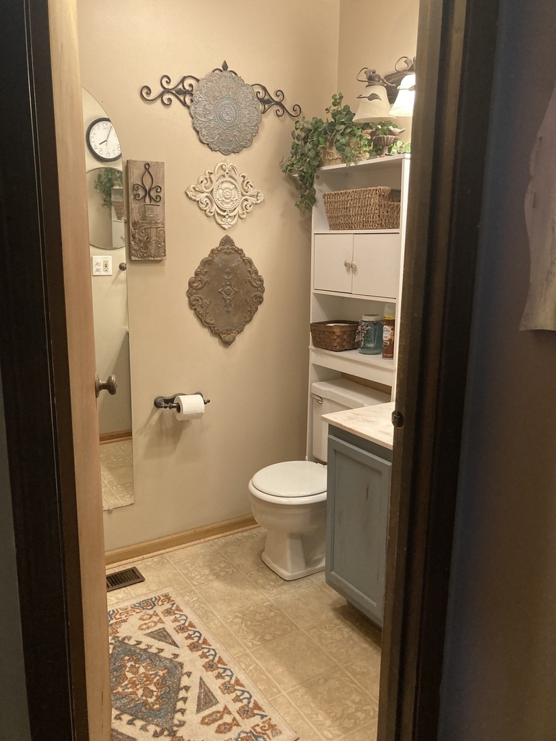 1463 Elder Drive Aurora, IL 60506 - Photo 18 of 32 a bathroom with a toilet and a shower