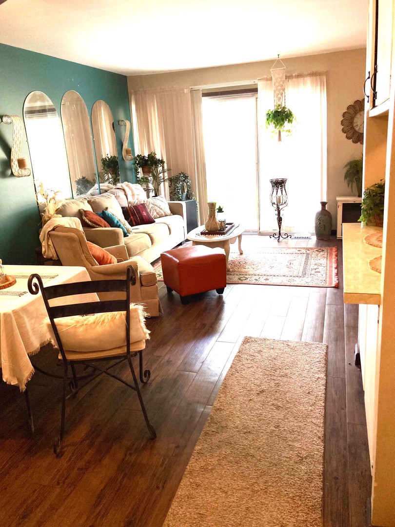 1463 Elder Drive Aurora, IL 60506 - Photo 6 of 32 a living room with furniture and a large window