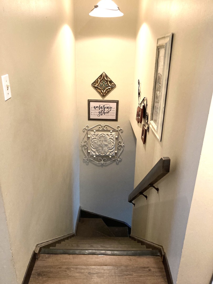 1463 Elder Drive Aurora, IL 60506 - Photo 10 of 32 a view of entryway