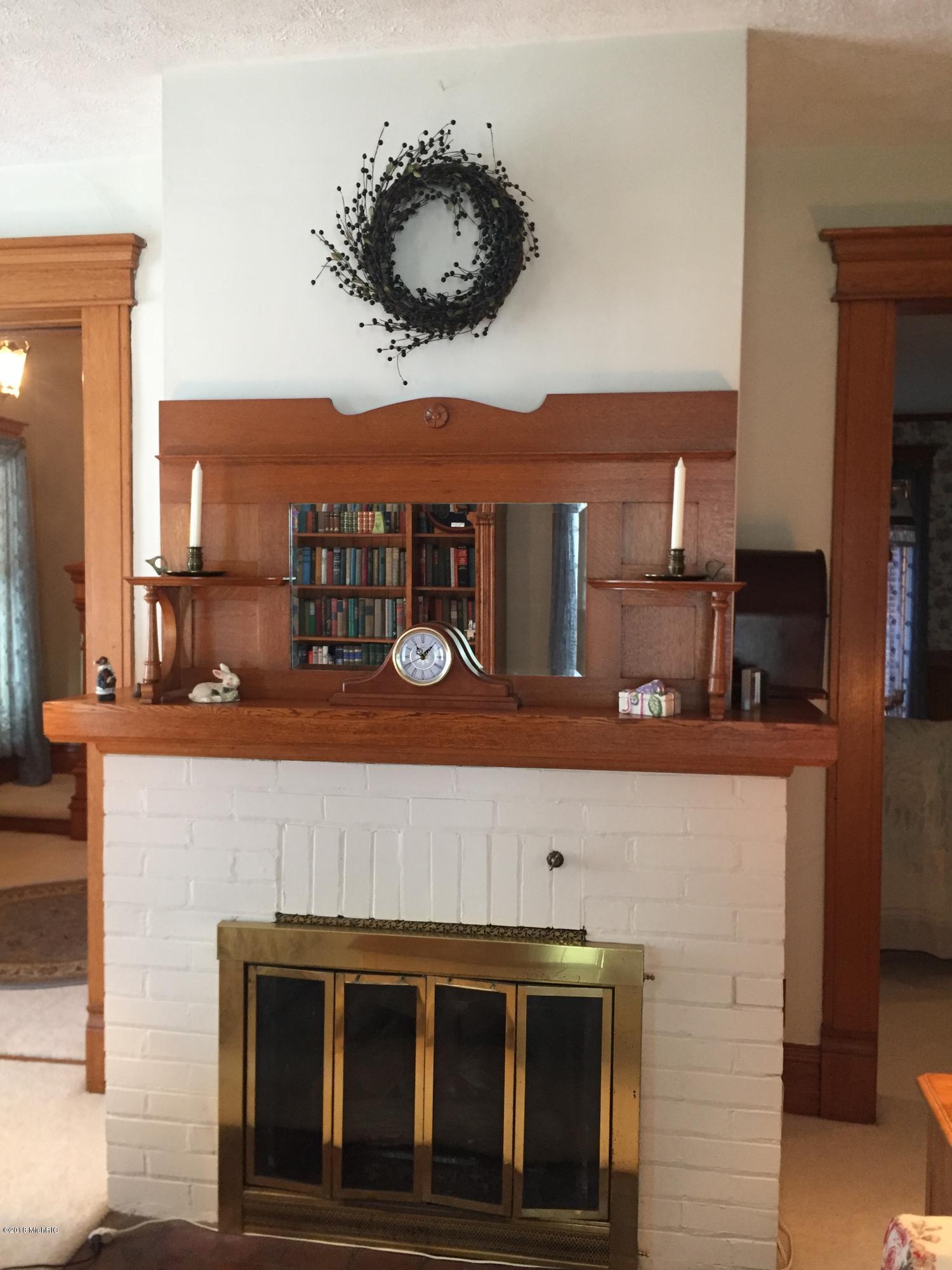 529 Maple Street Colon, MI 49040 - Photo 27 of 70 Living Room