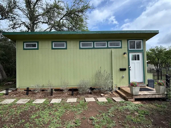 $1,395 | 1002 Spanish Oak Trail, Unit B, Manchaca, TX 78652