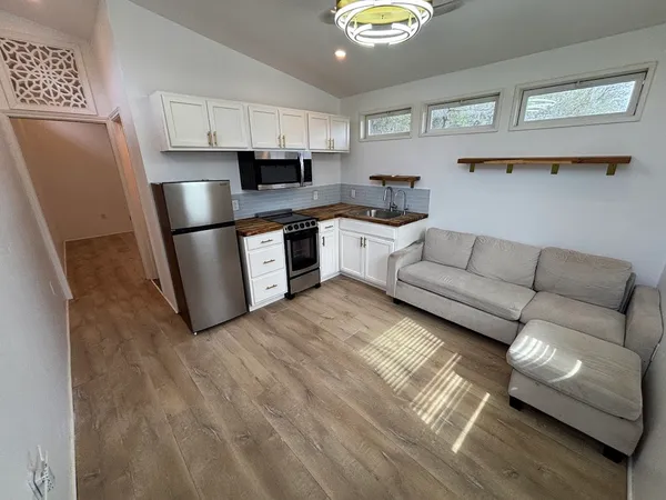 $1,245 | 1002 Spanish Oak Trail, Unit B, Manchaca, TX 78652