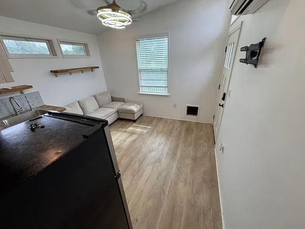 $1,245 | 1002 Spanish Oak Trail, Unit B, Manchaca, TX 78652