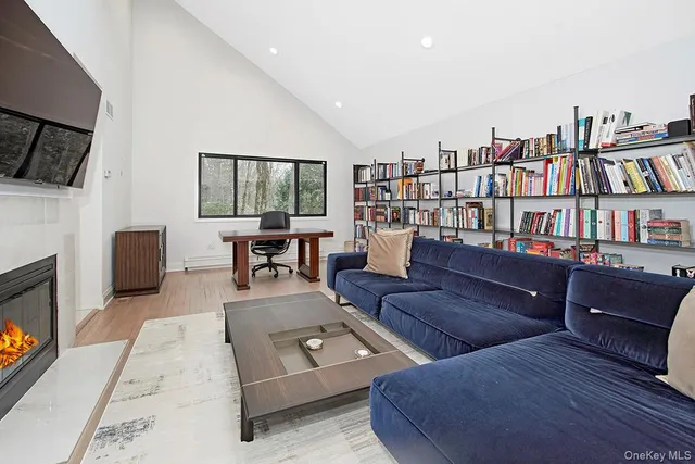 $1,749,000 | 2 Whippoorwill Close, Chappaqua, NY 10514