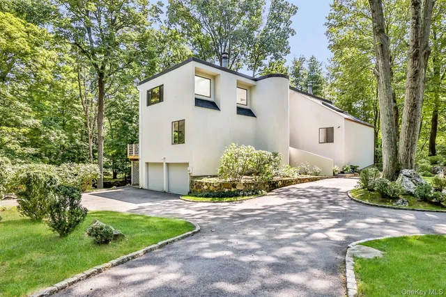 $1,749,000 | 2 Whippoorwill Close, Chappaqua, NY 10514