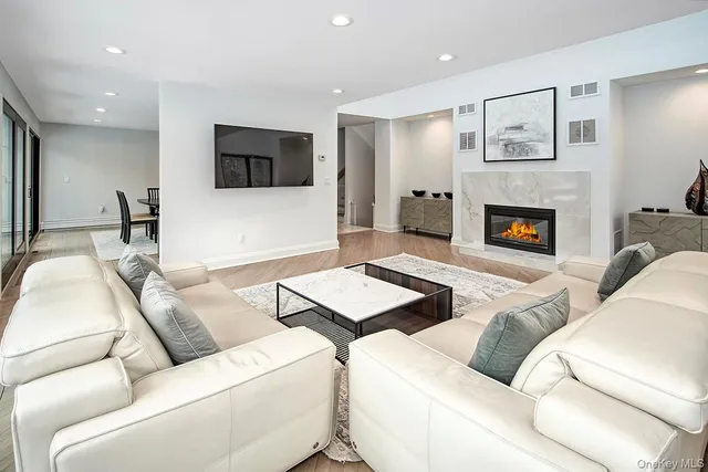 $1,749,000 | 2 Whippoorwill Close, Chappaqua, NY 10514