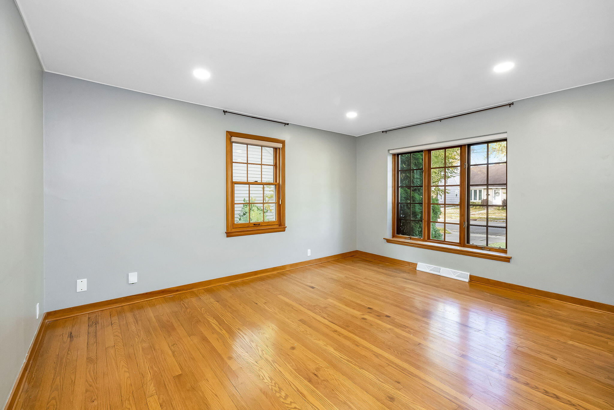 4750 North Elkhart Avenue Whitefish Bay, WI 53211 - Photo 4 of 16 Front Living Room
