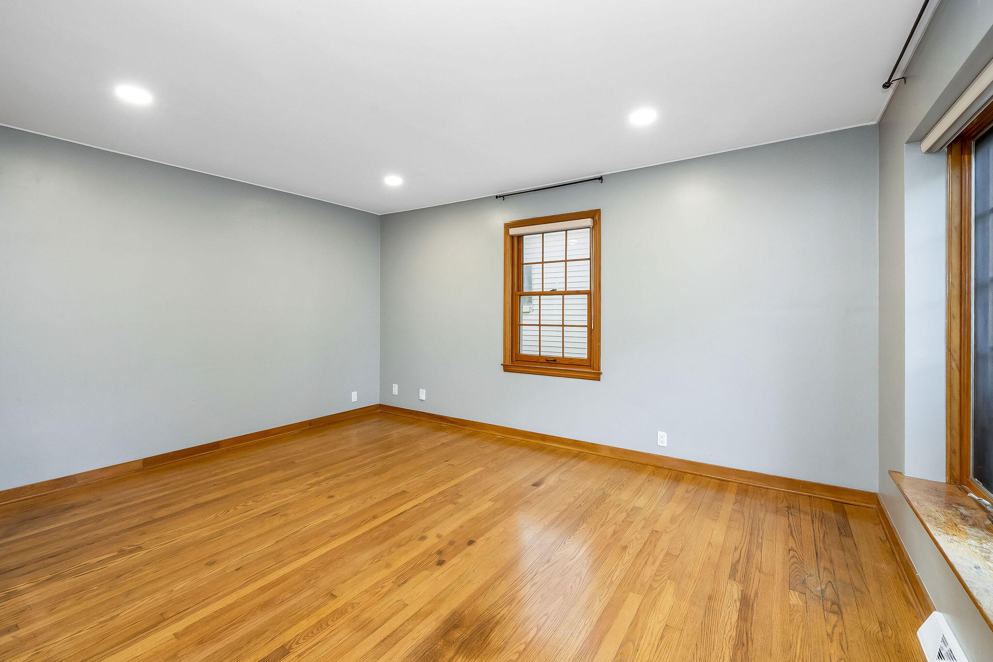 4750 North Elkhart Avenue Whitefish Bay, WI 53211 - Photo 5 of 16 Front Living Room