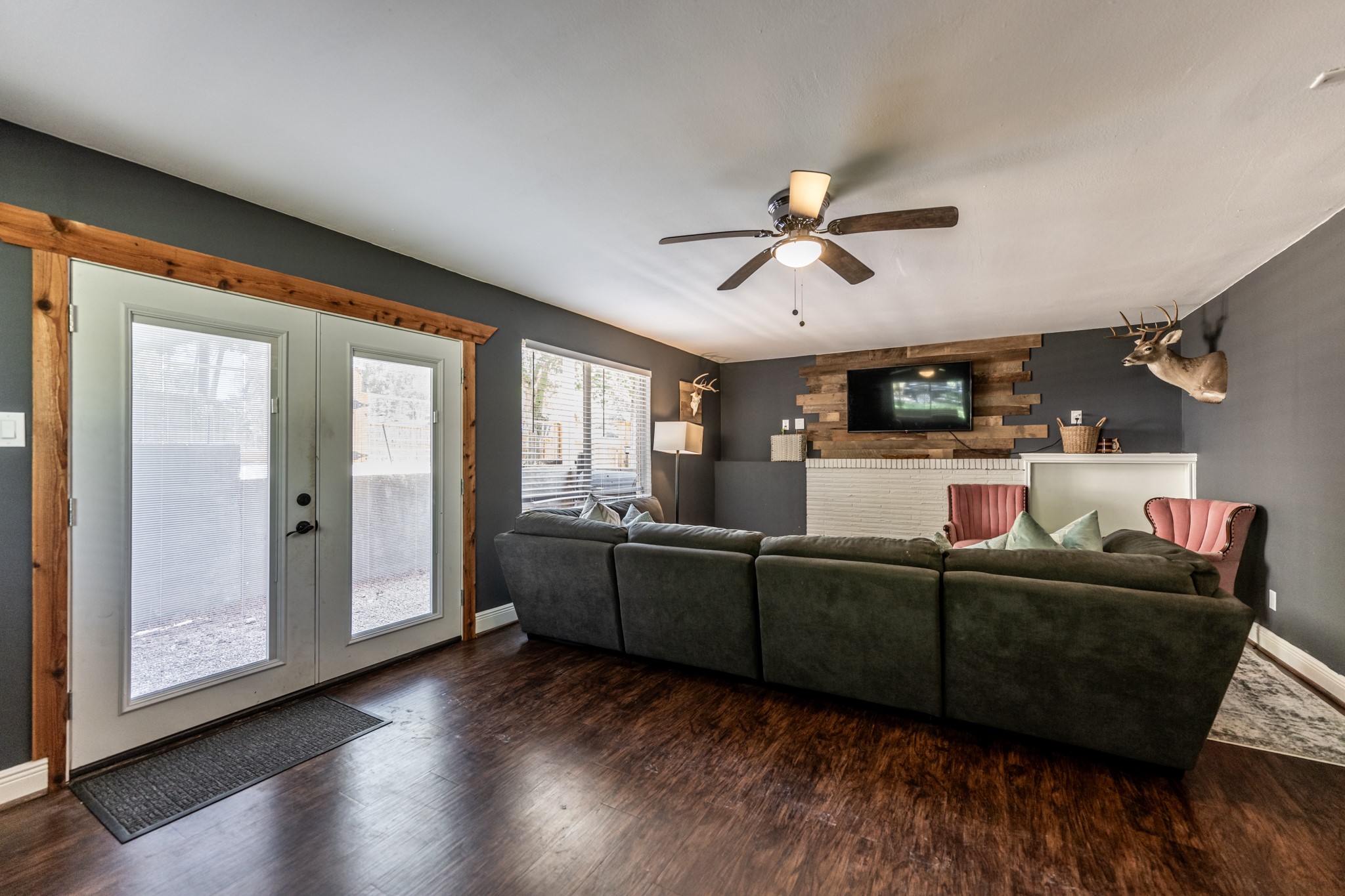 2120 Ave R Huntsville, TX 77340 - Photo 12 of 31 a living room with furniture and wooden floor