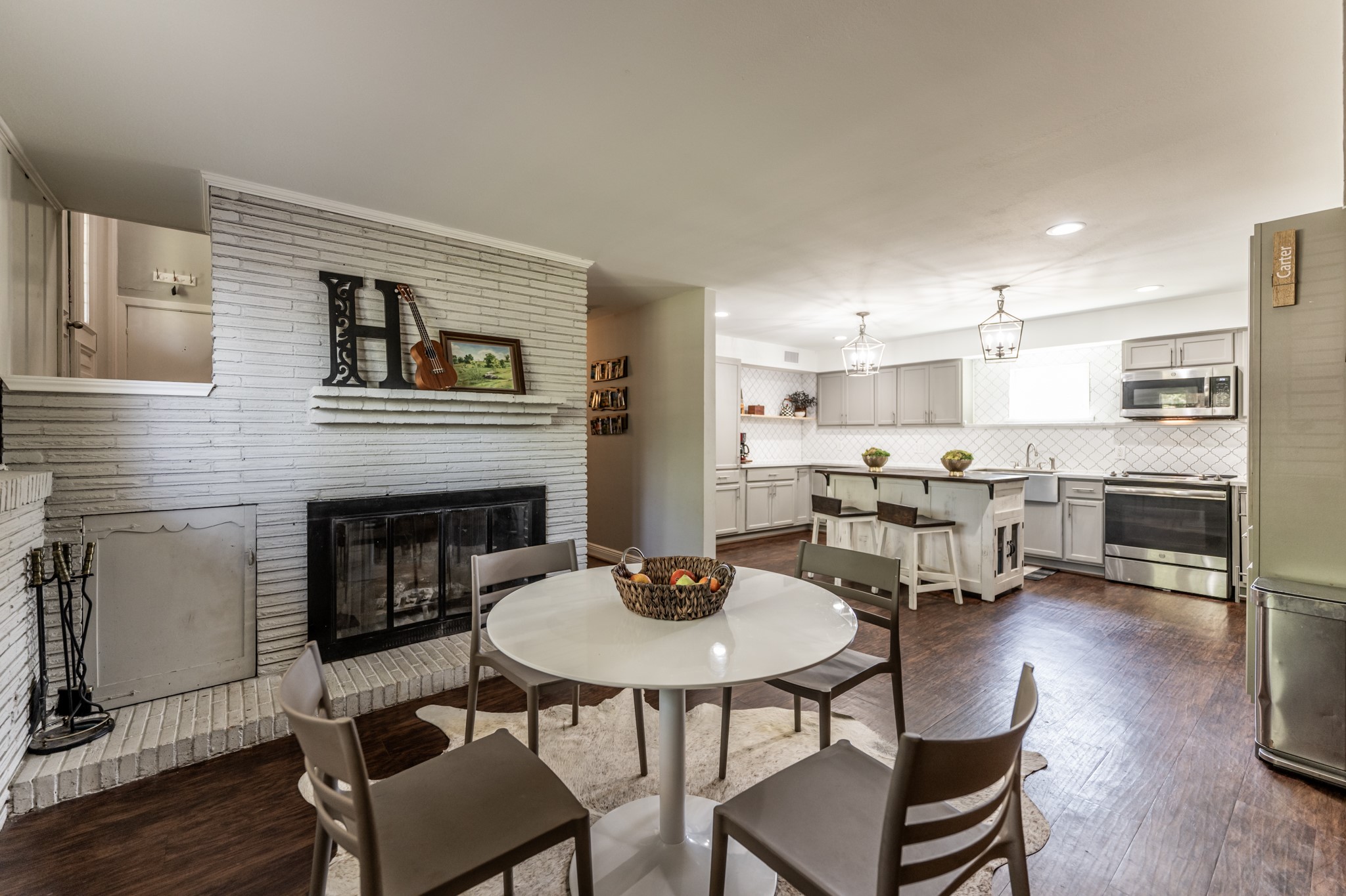 2120 Ave R Huntsville, TX 77340 - Photo 4 of 31 a kitchen with furniture wooden floor and dining table