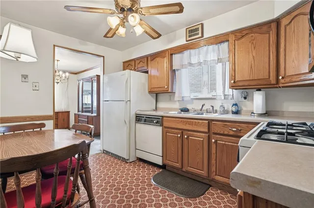 a view of an empty room with kitchen