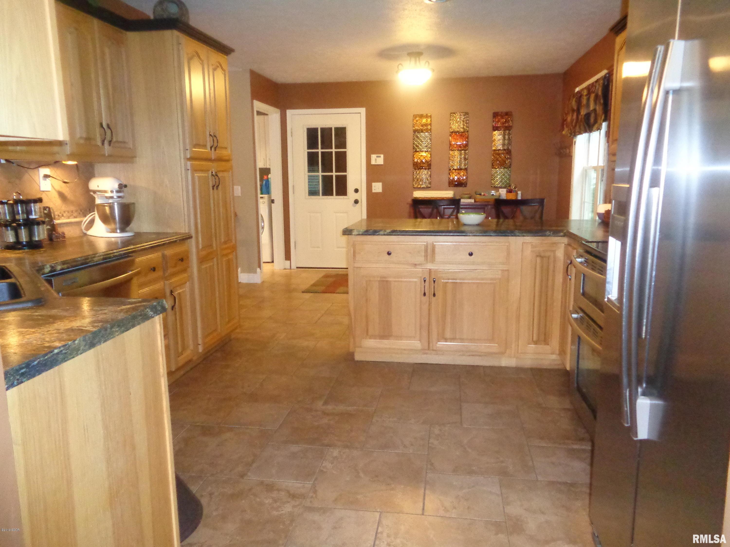 2107 Candlestick Lane Marion, IL 62959 - Photo 3 of 32 Gallery Image 3