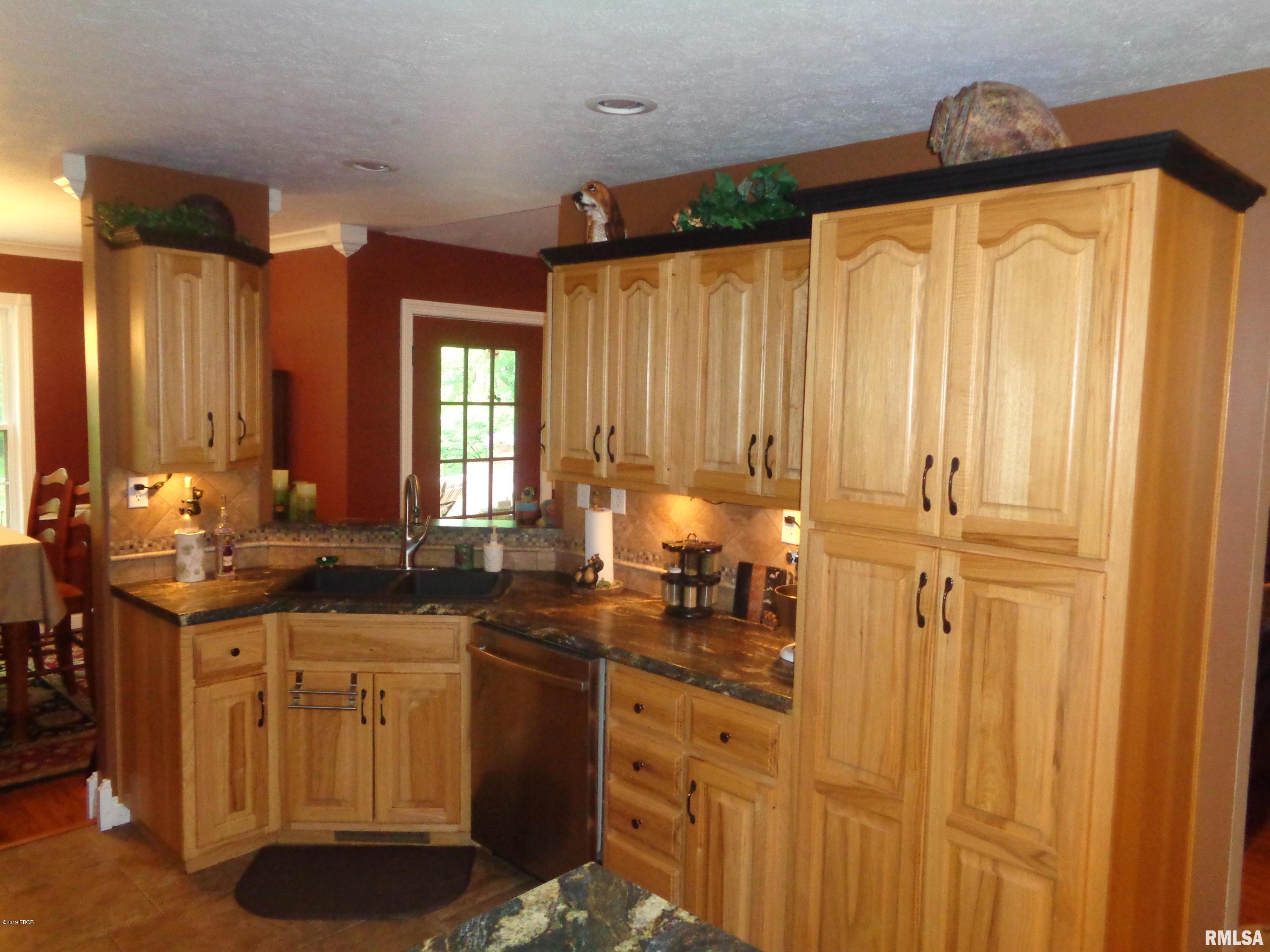 2107 Candlestick Lane Marion, IL 62959 - Photo 5 of 32 Gallery Image 5