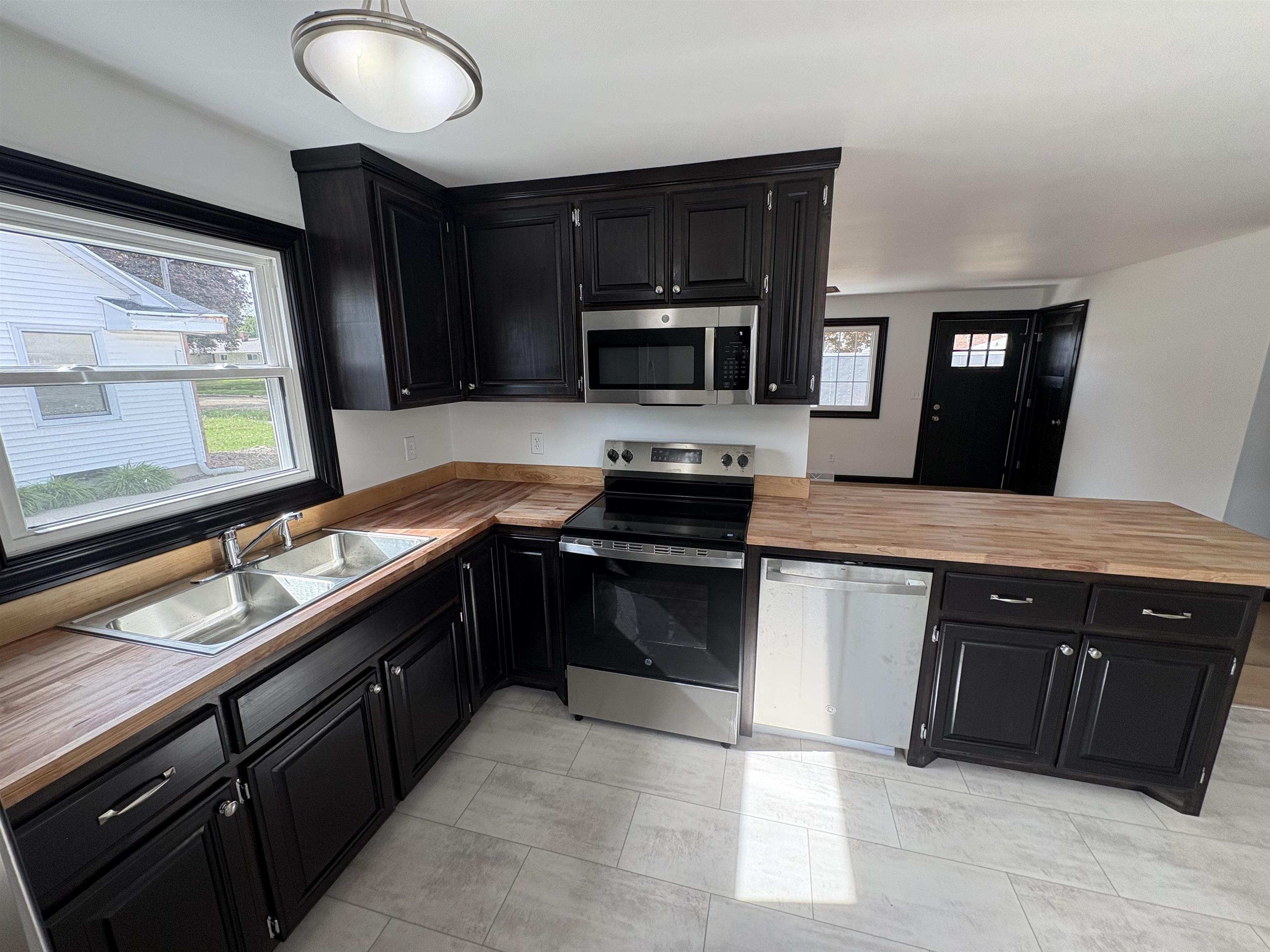 833 West Browning Street Appleton, WI 54914 - Photo 6 of 31