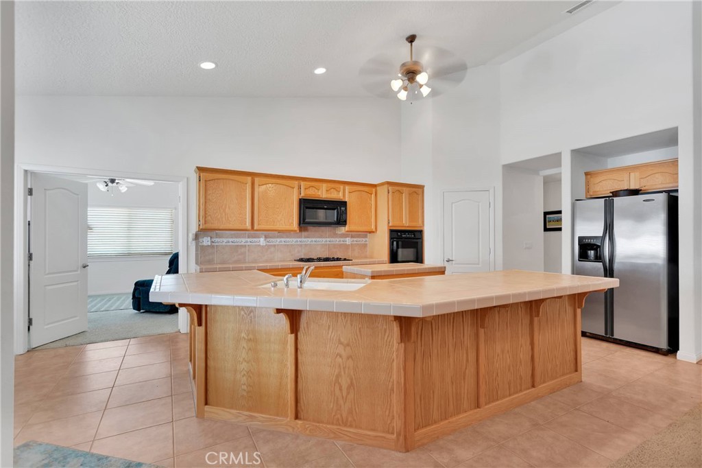 17367 Central Road Apple Valley, CA 92307 - Photo 23 of 61 Kitchen