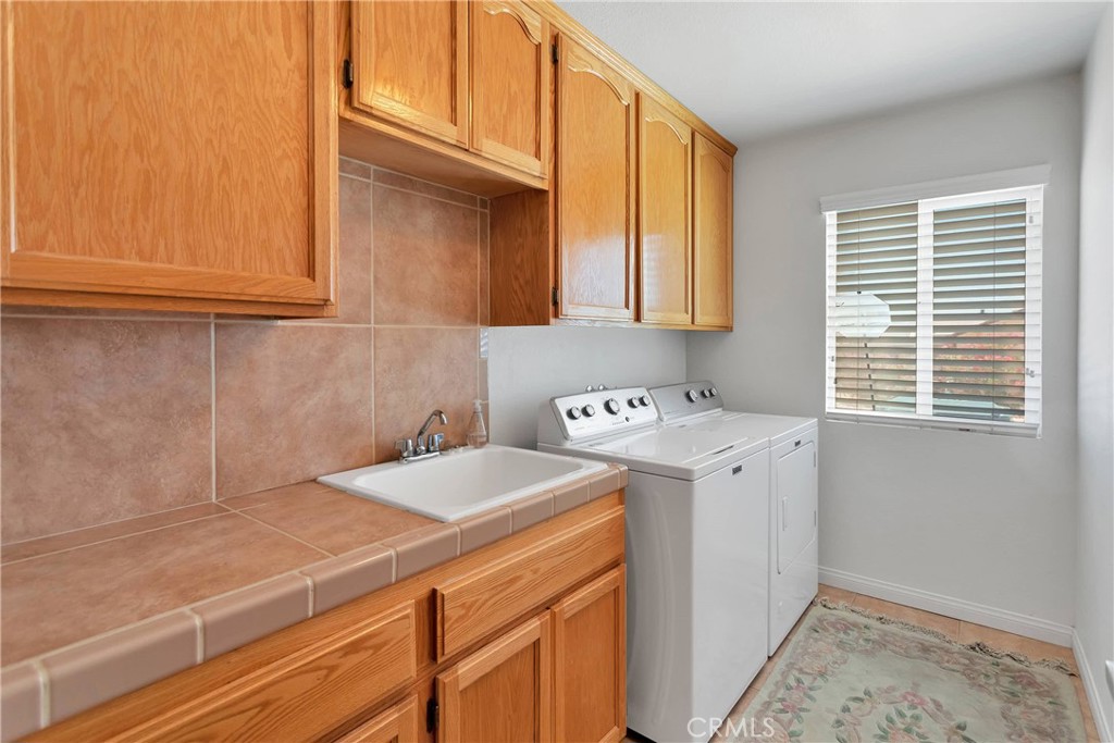 17367 Central Road Apple Valley, CA 92307 - Photo 29 of 61 a utility room with dryer and washer