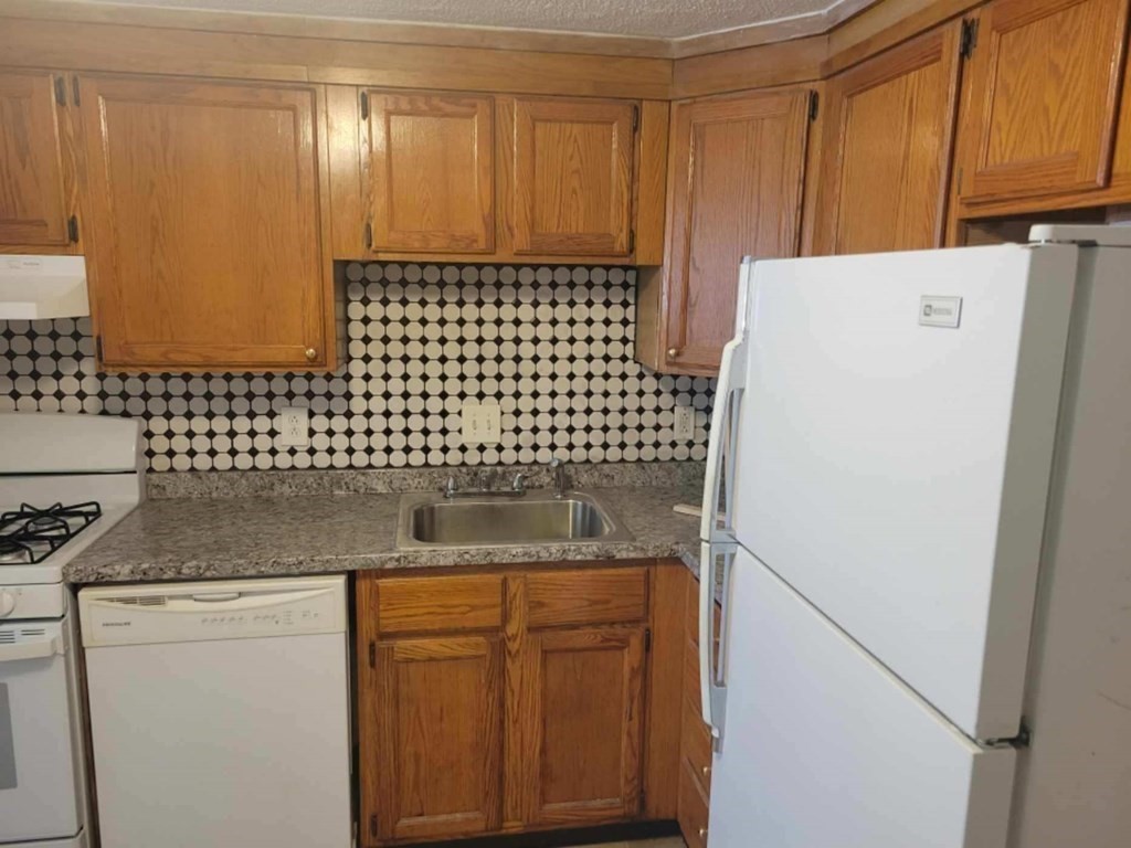 349 Hildreth Street, Unit 16 Lowell, MA 01850 - Photo 5 of 20