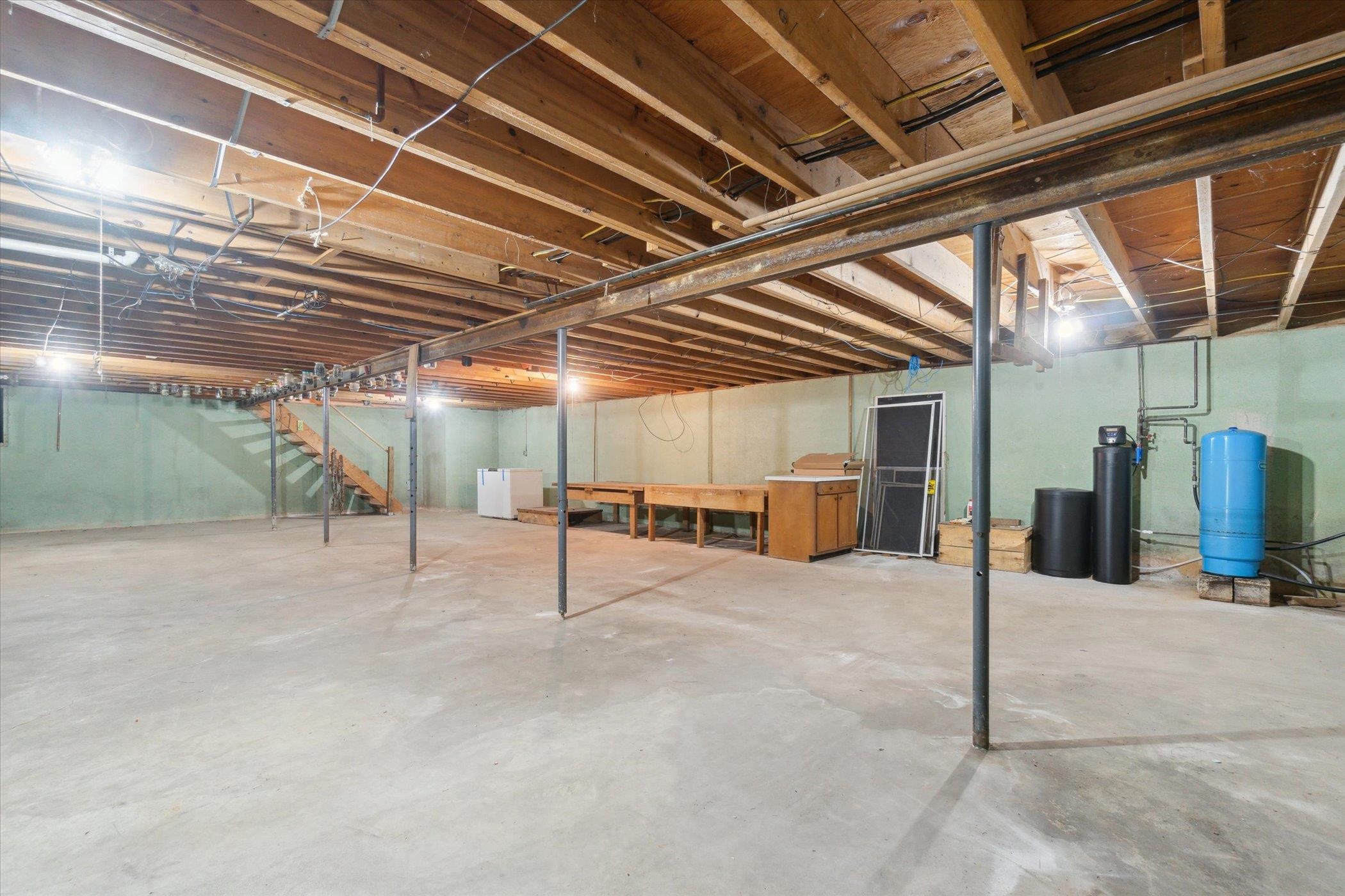 178 West Henderson Road Owosso, MI 48867 - Photo 33 of 71 50174559-7215c879-0865-4231-b61d-0f31f96e2e96.JPG