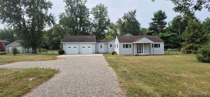 2751 Mann Road Waterford, MI 48329 - Photo 2 of 54 2.jpg
