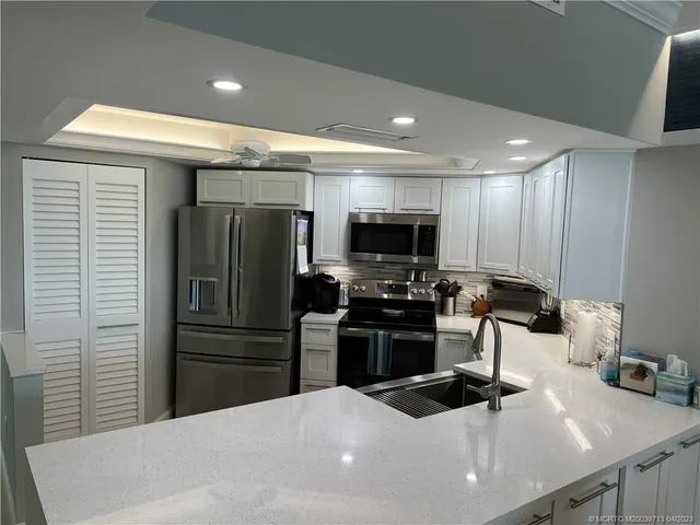 $4,200 | 8800 South Ocean Drive, Unit 1406PH, Jensen Beach, FL 34957