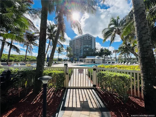 $4,200 | 8800 South Ocean Drive, Unit 1406PH, Jensen Beach, FL 34957