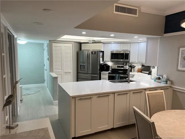 $4,200 | 8800 South Ocean Drive, Unit 1406PH, Jensen Beach, FL 34957