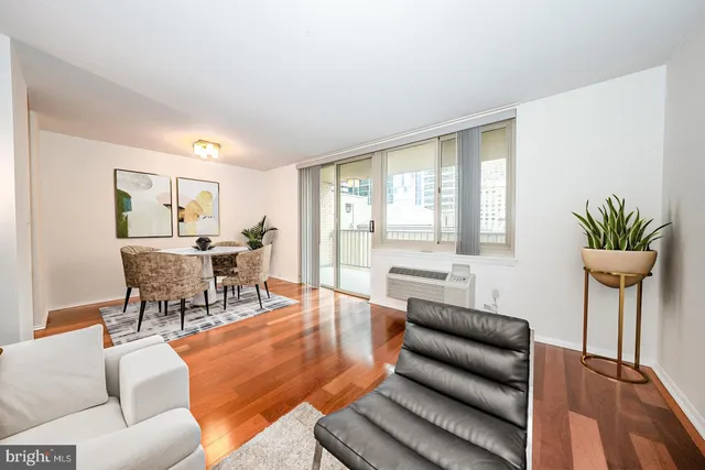 $315,000 | 1919 Chestnut Street, Unit 1103, Philadelphia, PA 19103