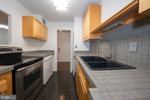 $315,000 | 1919 Chestnut Street, Unit 1103, Philadelphia, PA 19103