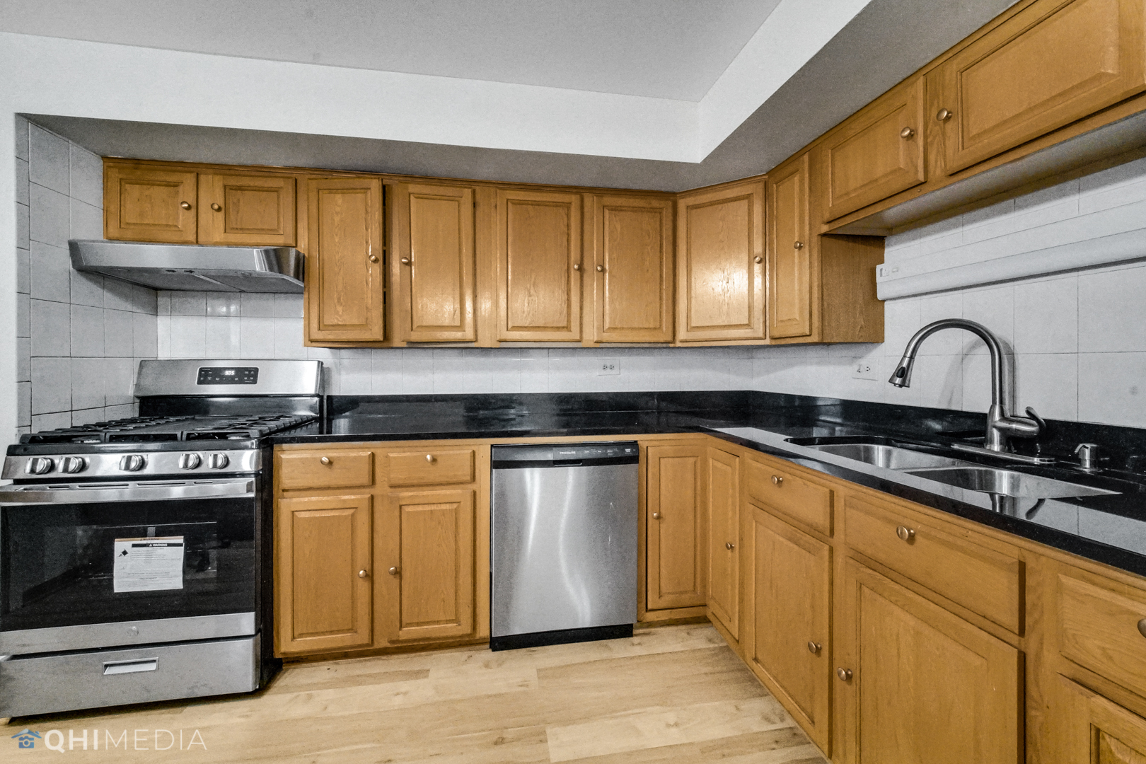 9280 Dee Road Des Plaines, IL 60016 - Photo 4 of 24 Gallery Image 4