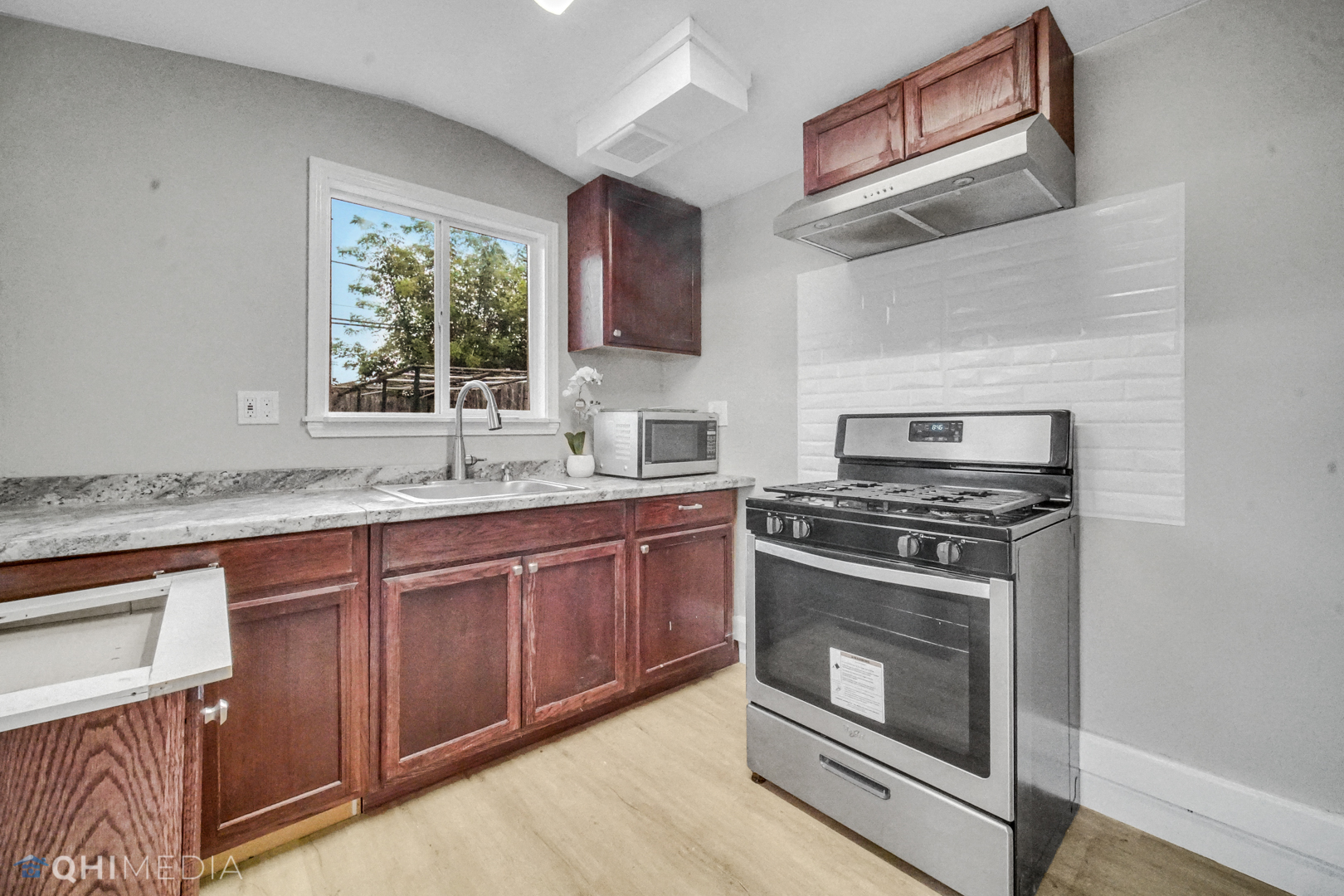 9280 Dee Road Des Plaines, IL 60016 - Photo 7 of 24 Gallery Image 7