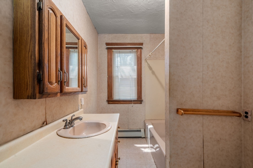 6 Indiana Street Worcester, MA 01604 - Photo 10 of 42 Gallery Image 10