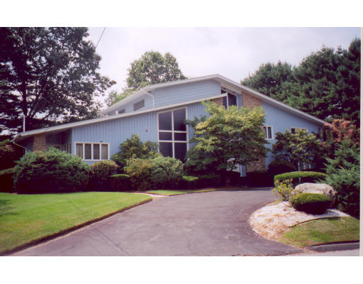 33 Oak Hill Road Worcester, MA 01609 - Photo 1 of 12 Gallery Image 1